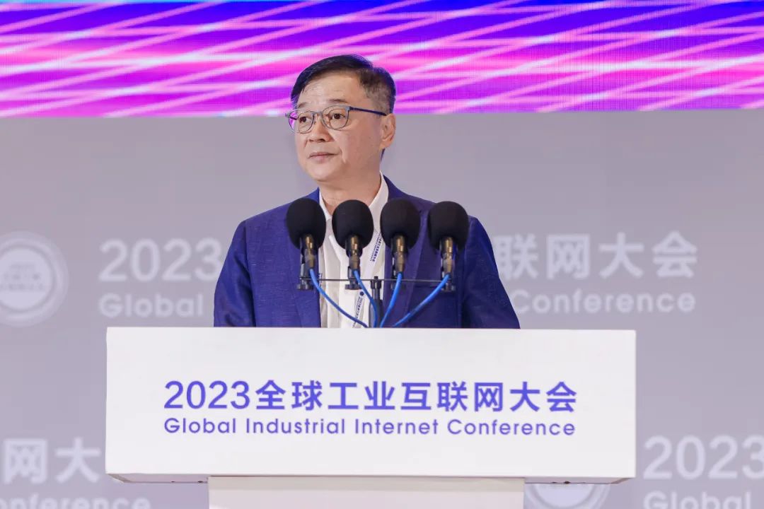 ������������ڶ��������ģ����������������������������ʵ�ƽ����͹�ҵ��